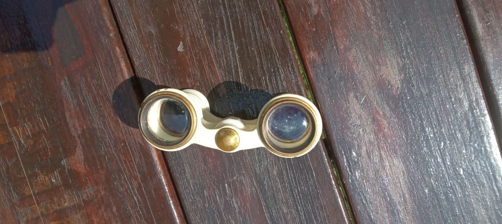 Бинокль театральний