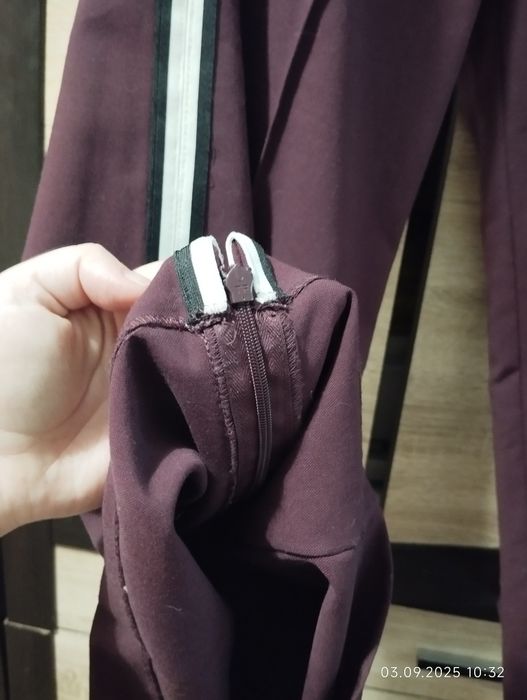 Штани брюки з лампасами