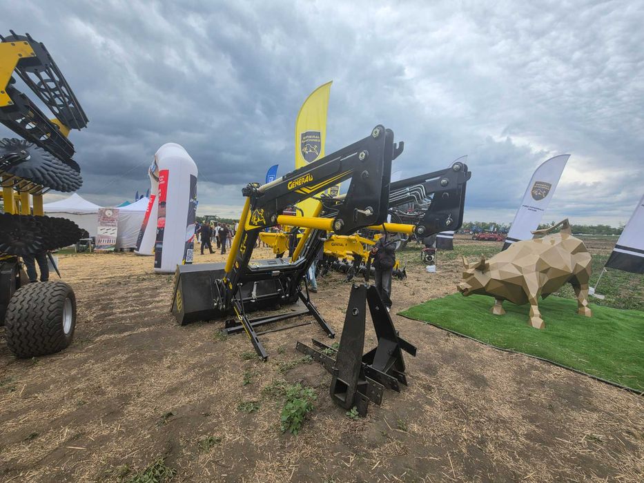 Фронтальний навантажувач GENERAL X PRO Новинка Виворіт ковша 180°