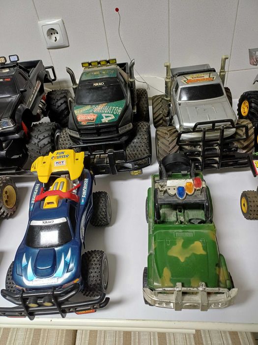 Jipes e 4X4 de grandes dimensões 6 unidades, médias 3 e uma pequena