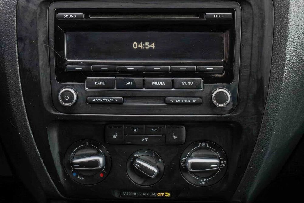 Volkswagen Jetta      2013