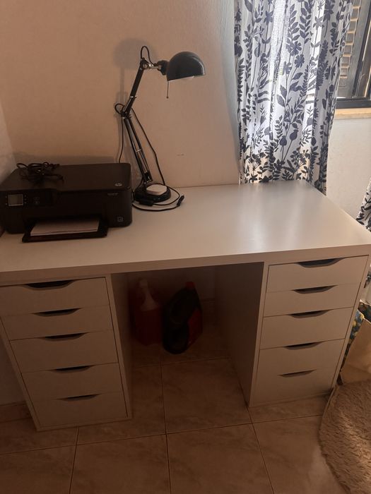 Vendo secretaria c/ 2 blocos se gavetas e tampo ikea
