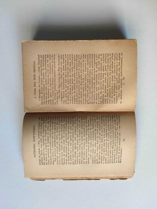 A Casa das Sete Empenas, Nathaniel Hawthorne. Portugália Editora 1948?
