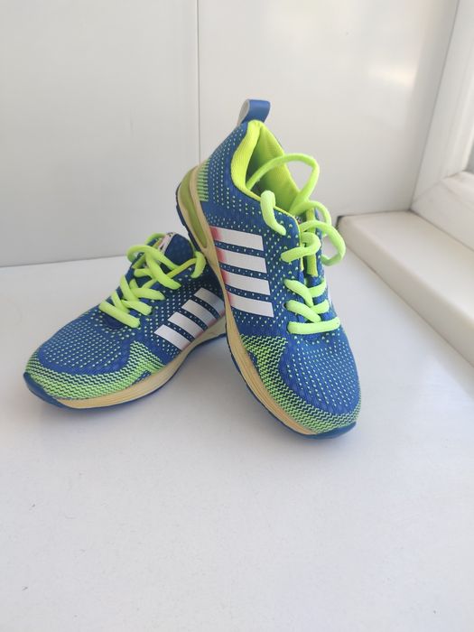 Кроссовки на девочку