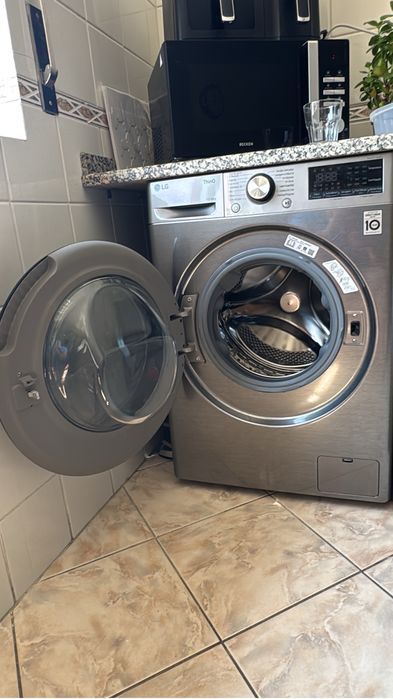 Maquina lava e seca roupas LG 10/6 kg ainda na garantia