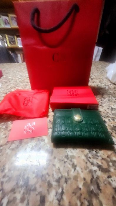 Carteira Carolina Herrera em pele nova