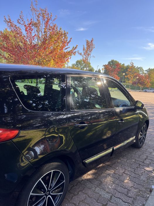renault  scenic 2012