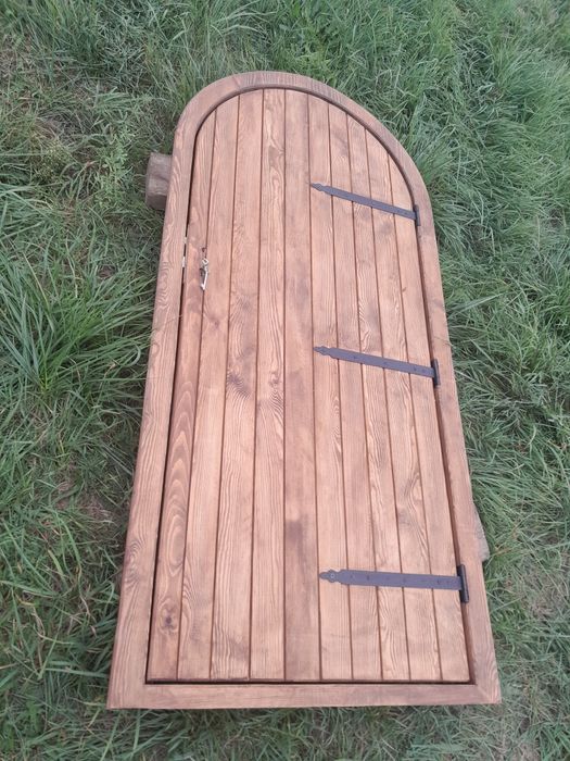 Drzwi do piwniczki spirzarni komórki itp.