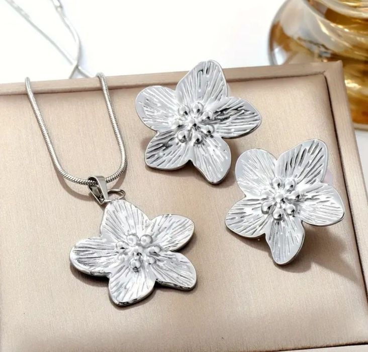 Torebka srebrna z kryształkami + kolczyki gratis