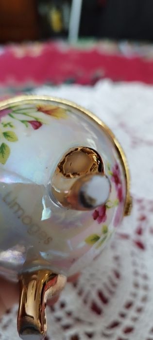 Jajo porcelanowe sygnowane