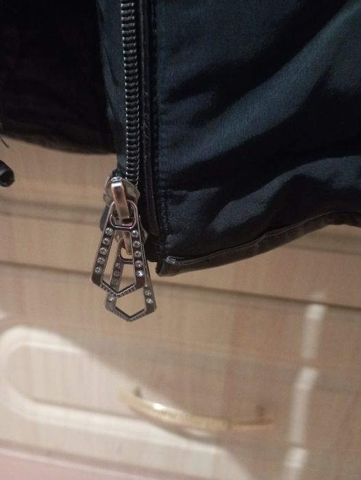 Теплая женская куртка отличная ткань