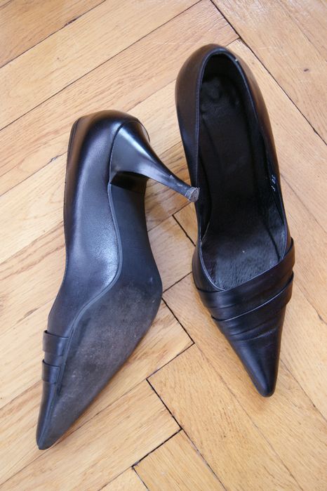 Buty skórzane na obcasie Ryłko rozm. 38,5 czarne