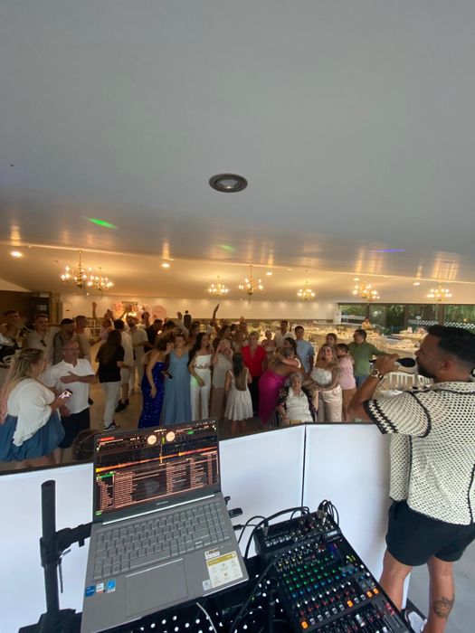 Dj e animação em casamentos e batizados