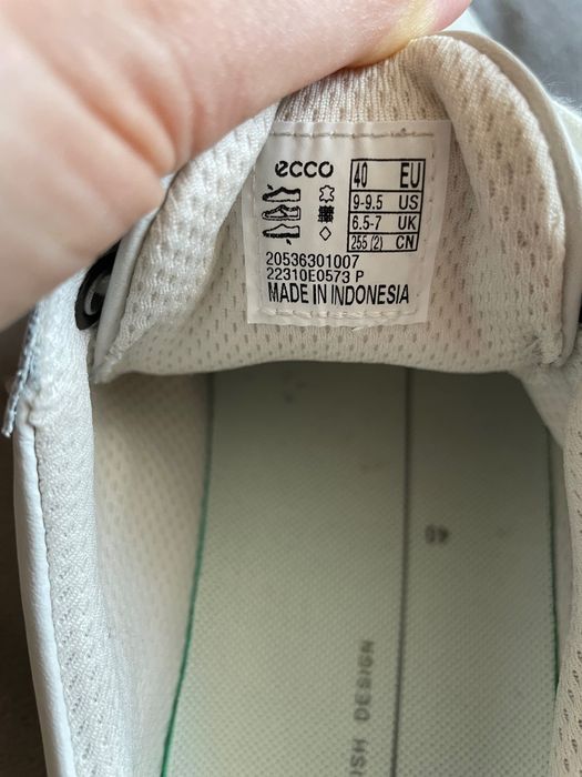Продам нові шкіряні жіночі кросівки ECCO