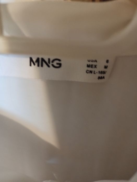 Blusa branca da Mango