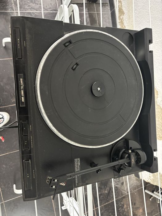 Gira-Discos Technics Quartz Direct Drive – Automático (Não Testado)