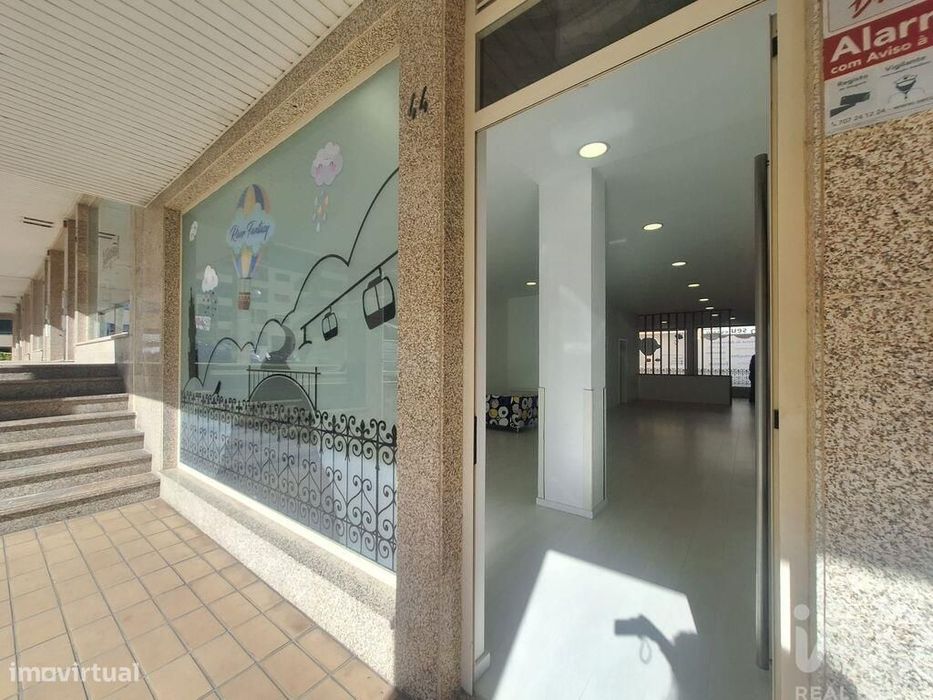 Loja / Estabelecimento Comercial em Rio Tinto de 105,00 m2