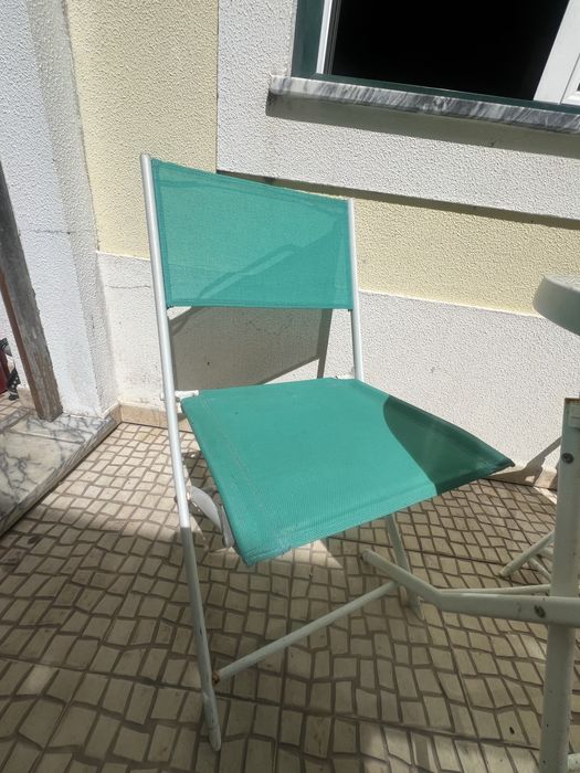Mesa e 2 careiras de exterior