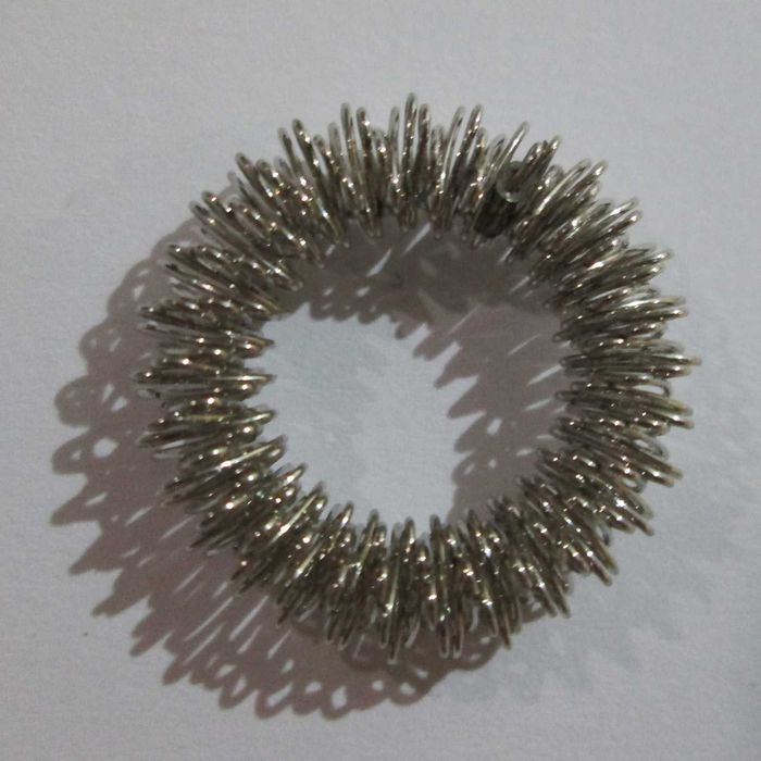 Массажёр пружинный для пальцев Су-джок