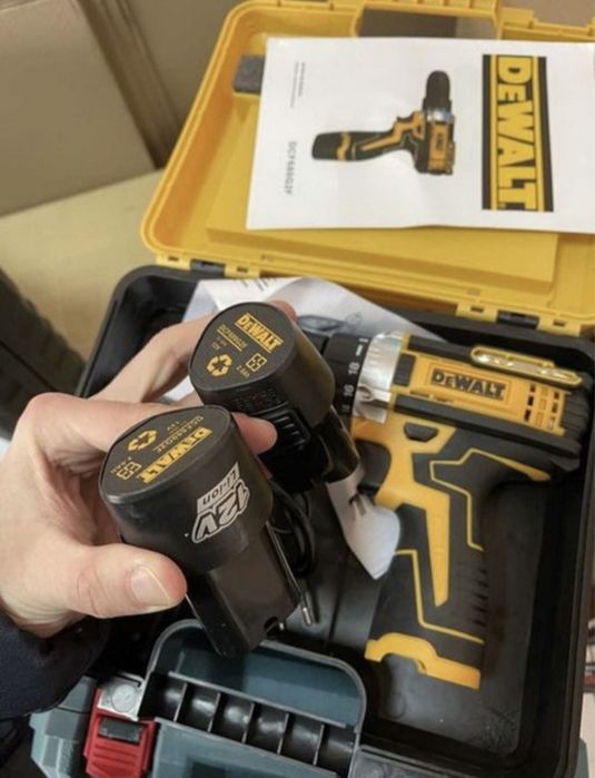 Шуруповерт DeWalt DCD680 12v 2Ah