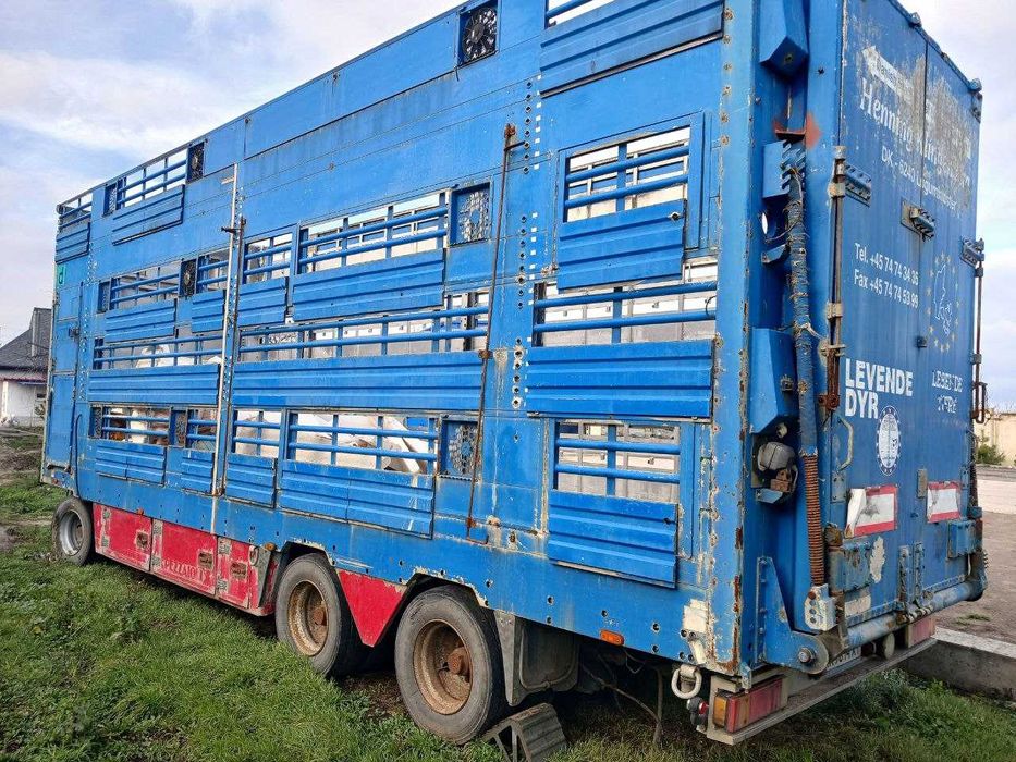 Продам прицеп-скотовоз Pezzaioli (Италия)