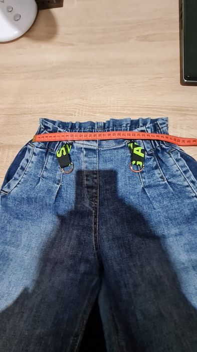 Продам джинсы на девочку.  В хорошем состоянии.