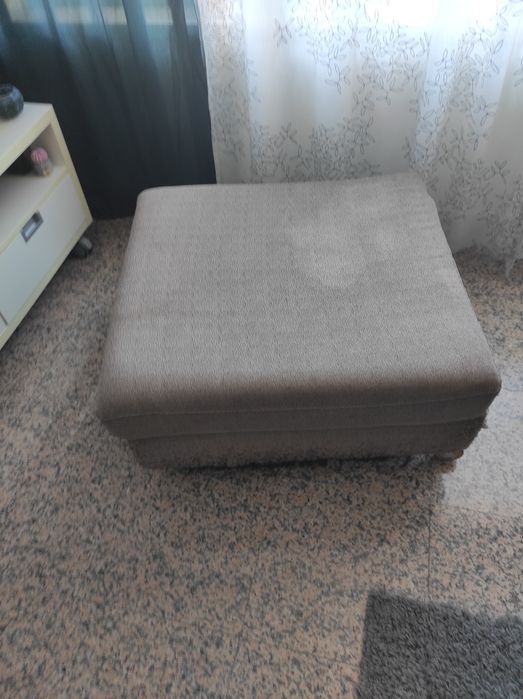 A quem interessar. Ofereço sofá de canto (necessita ser estofado)