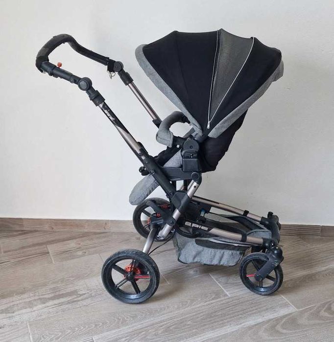 Carrinho de passeio para bebé da marca Jané