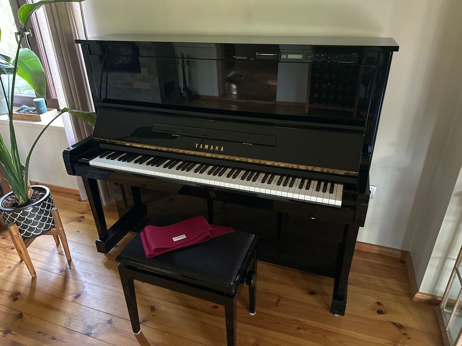 Pianino Yamaha MX100B Disklavier system.