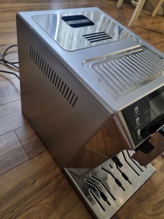 Кавоварка Delonghi PrimaDonna Class в