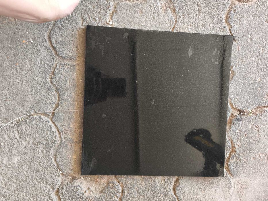 Cerâmico Preto Brilhante 30,5x30,5 cm – Novo – 7,50€/m²