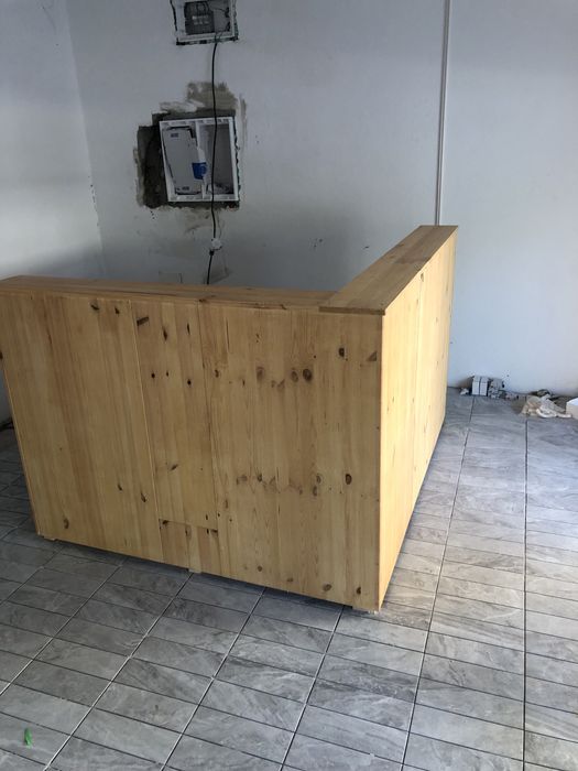 Balcão para bar, restaurante, barbearia de madeira Pinho, palete e OSB