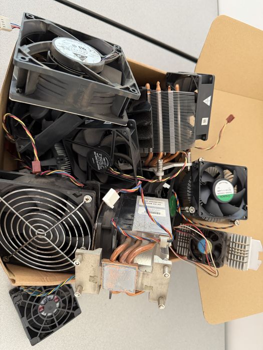 Selling Various Computer Equipment447314061668526082