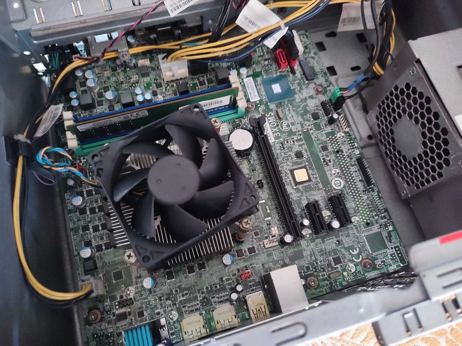 Lenovo i5-8500 8Ger. 8GB HDD 500GB Computador PC