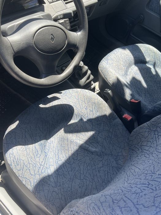 Automovel a gasolina -Renault Clio -
