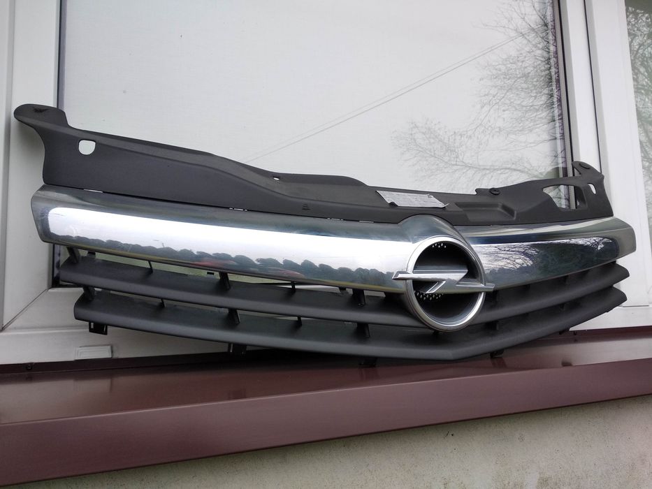 Opel Astra H GTC grill atrapa przednia