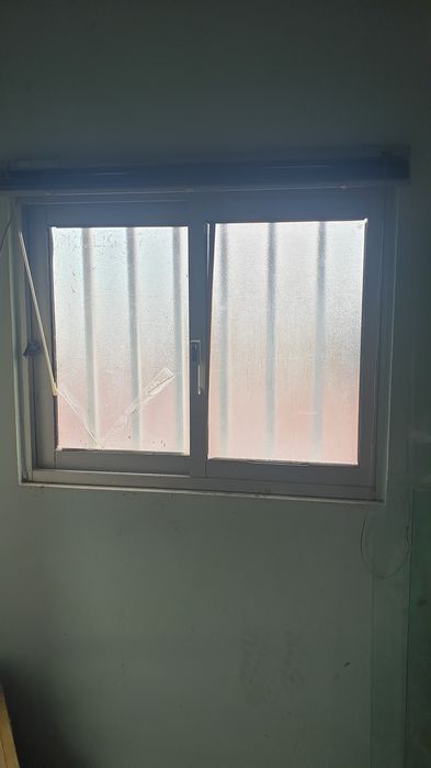 Janelas aluminio com estore