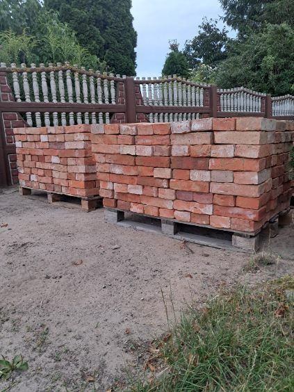 Stara cegla pruska rozbiurkowa z rozbiurki z domu mieszkalnego z 1880r