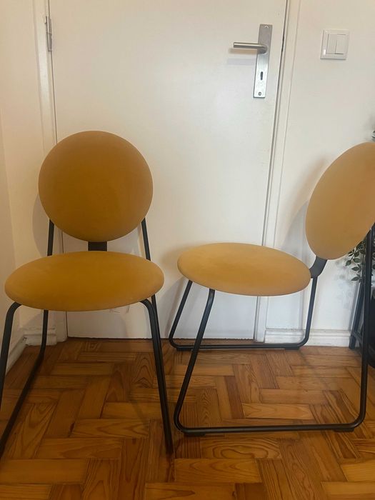 Cadeiras IKEA Manhulkt amarelo