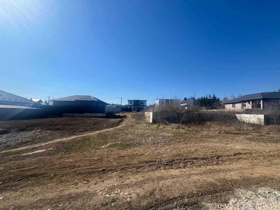 (8) Продам земельну ділянку в Прибузькому 8686