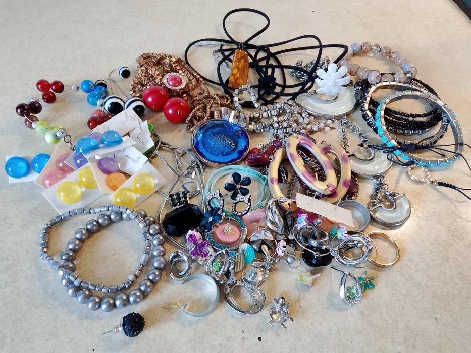 Słoik z biżuterią