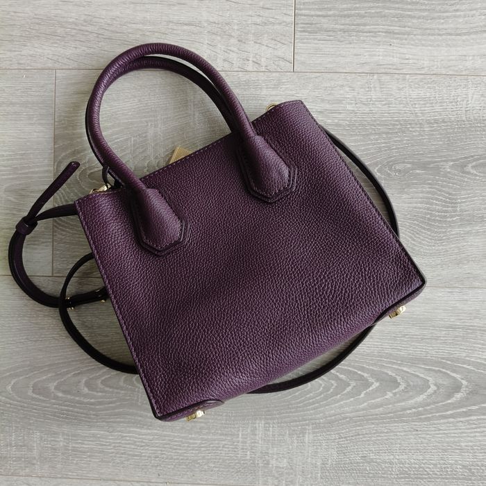 Шкіряна сумка від Michael Kors