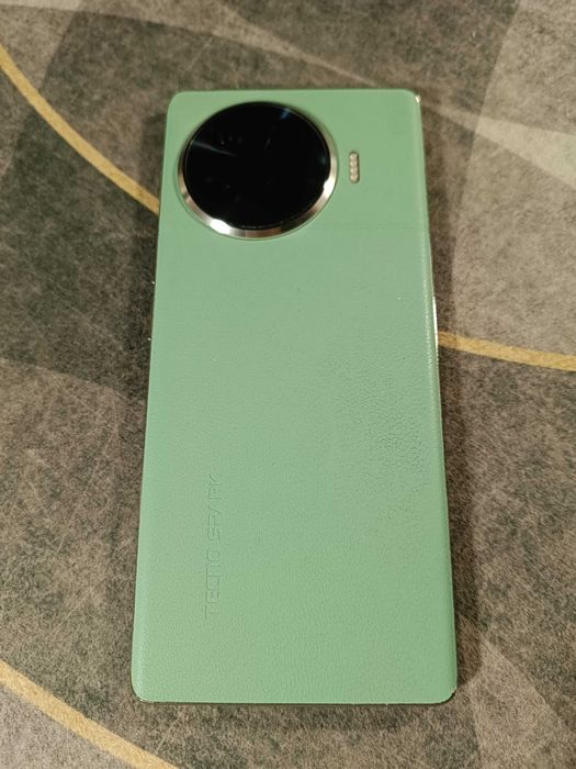 Продам Tecno Spark 20 Pro Plus  16/256gb. оригинал , цвет зеленый .