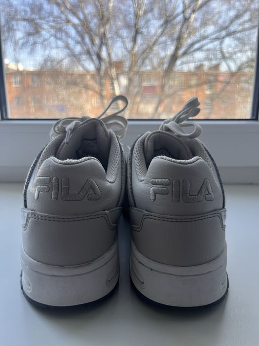 Жіночі кросівки fila