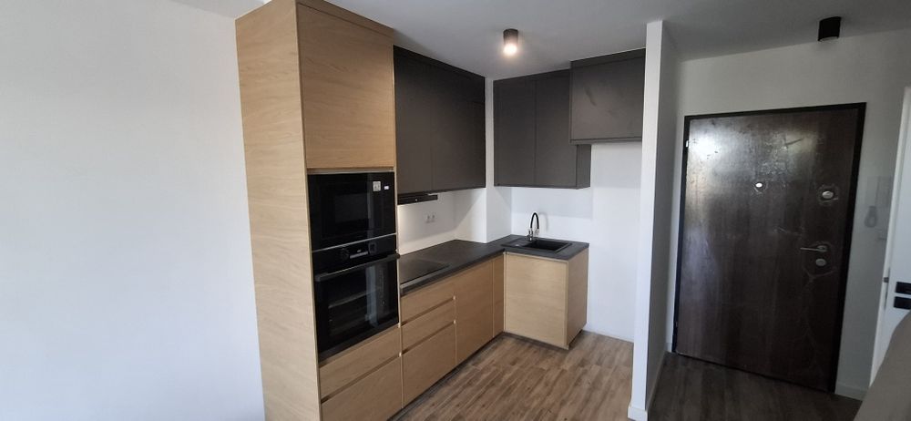 Montaż mebli z paczek.