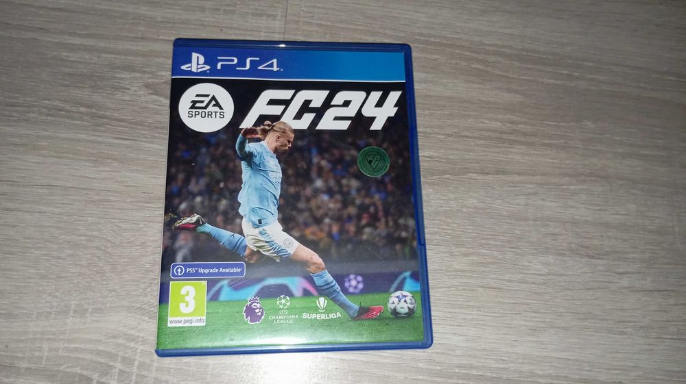 ps4 pro używany w bardzo dobrym stanie