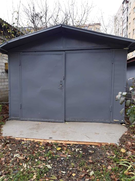 Оренда металевого великого гаража