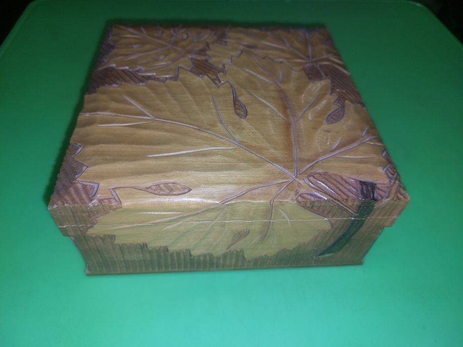 Шкатулка деревянная.