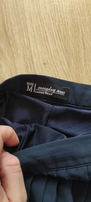 Granatowa plisowana spódnica