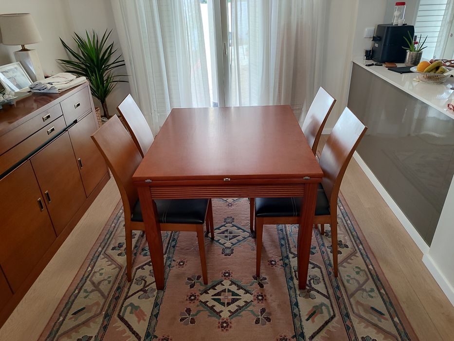 Mesa Extensível Cerejeira + 4 Cadeiras
